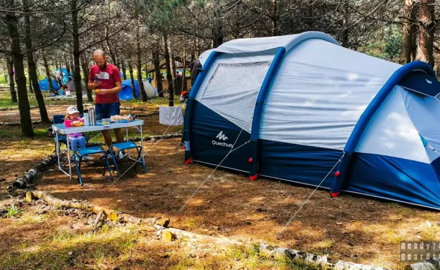 Pierwsza noc pod namiotem - jak przygotować biwak?