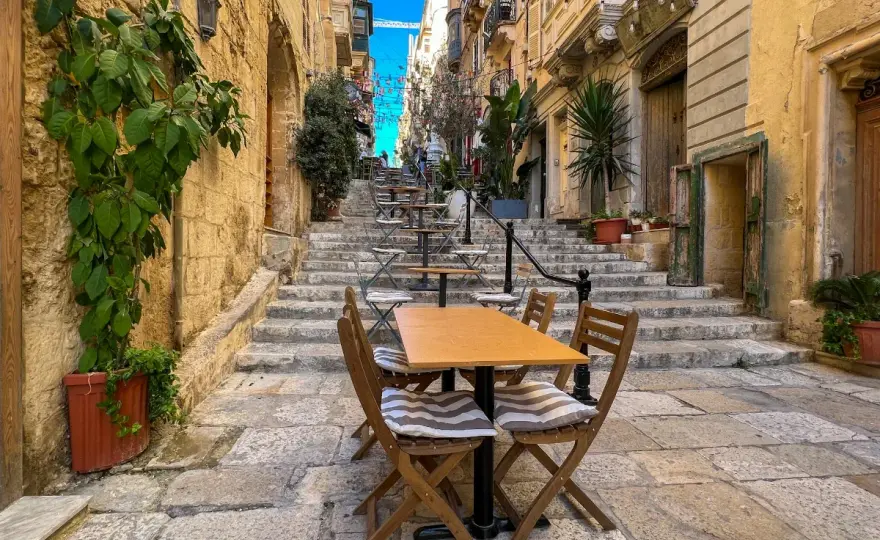 Malta w sierpniu - Czy to dobry pomysł? Poradnik wakacyjny