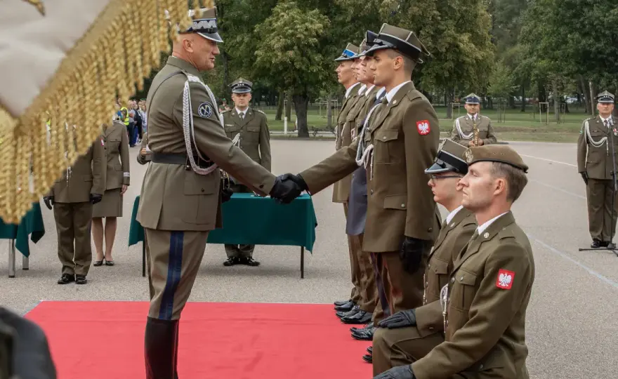 Skrót od podporucznika (ppor.) - Jak pisać poprawnie?
