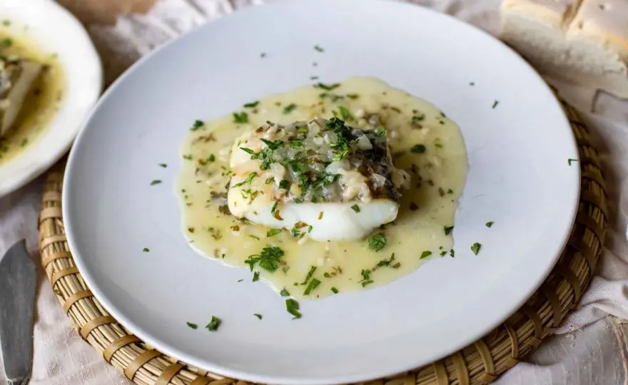 Bacalao en salsa verde, la receta para que quede jugoso