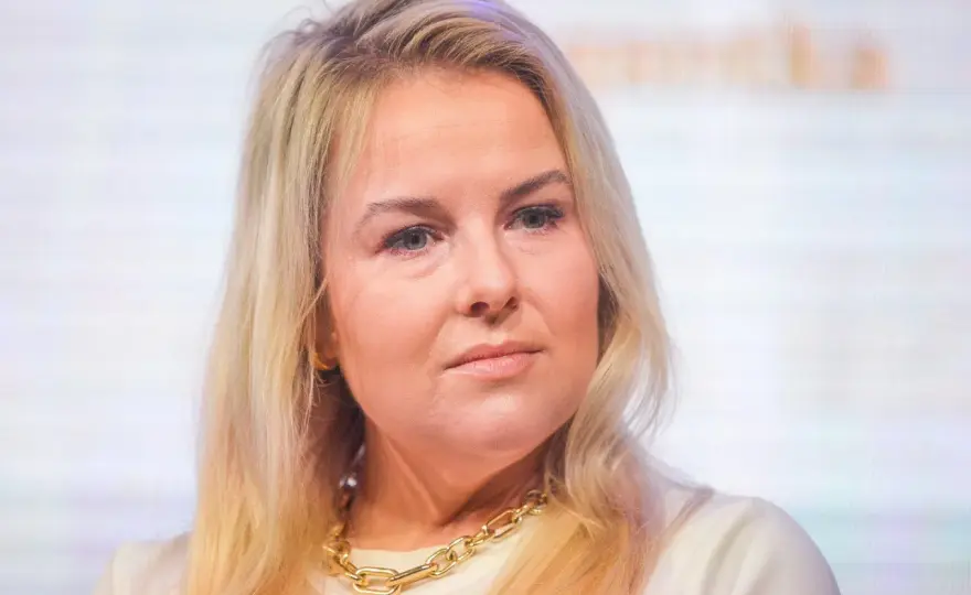 Kamila Kalińczak - od TVN24 do fenomenu ĄĘ. Jak zbudowała swoją markę?