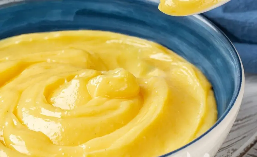 Crema pasticcera vegana liscia e stabile, senza uova