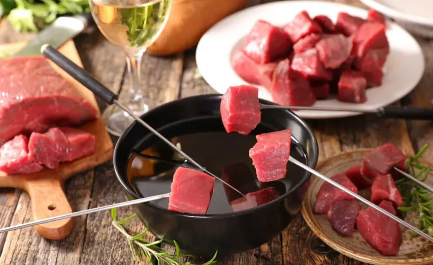 Quel vin pour la fondue bourguignonne ? Le guide ultime