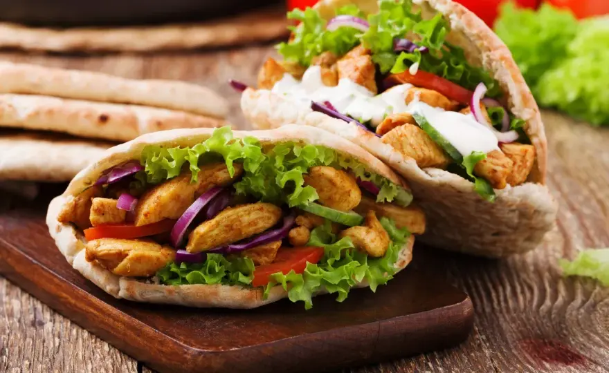 Jak zrobić kebab? Przepis na domowy, lepszy niż z budki!