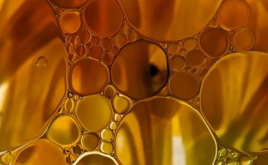 Soñar con aceite - ¿Qué revela de tu energía?