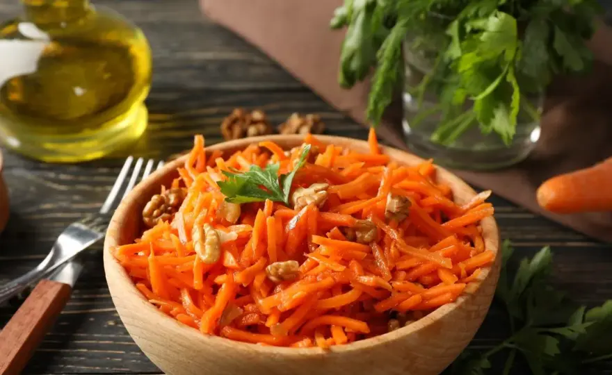Surówka z marchewki jak z restauracji - prosty przepis na smakowitość
