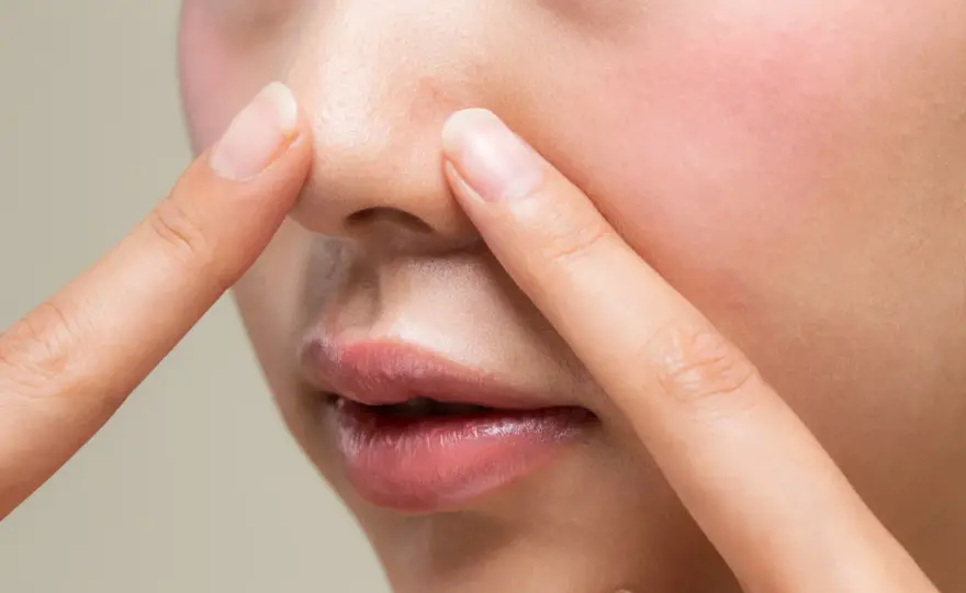 Sebum na skórze - co oznacza i jak o nie dbać?