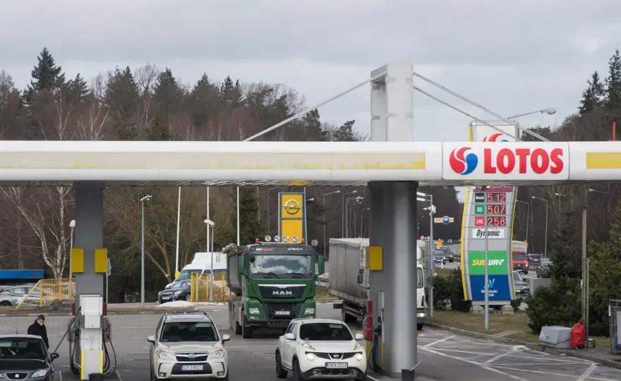 Stacja Lotos Genowefa: kompleksowe usługi i paliwa w Konińskiem