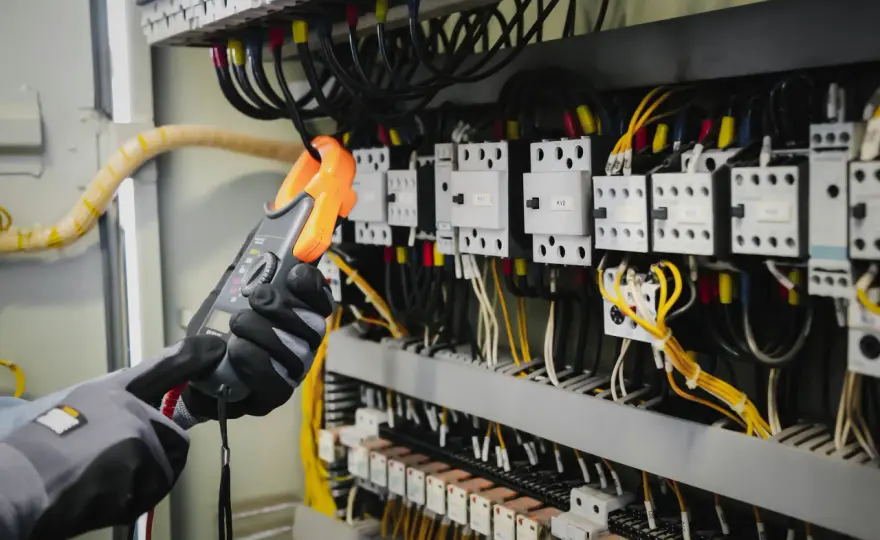 Rozdzielnica elektryczna: Jak zrozumieć i opisać? Poradnik