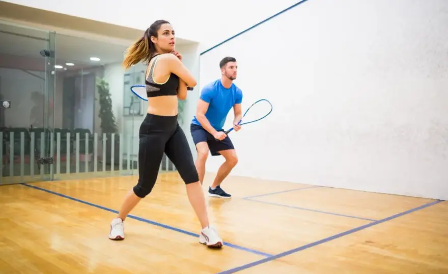 Squash - Zasady gry dla początkujących. Zagraj bez błędów!