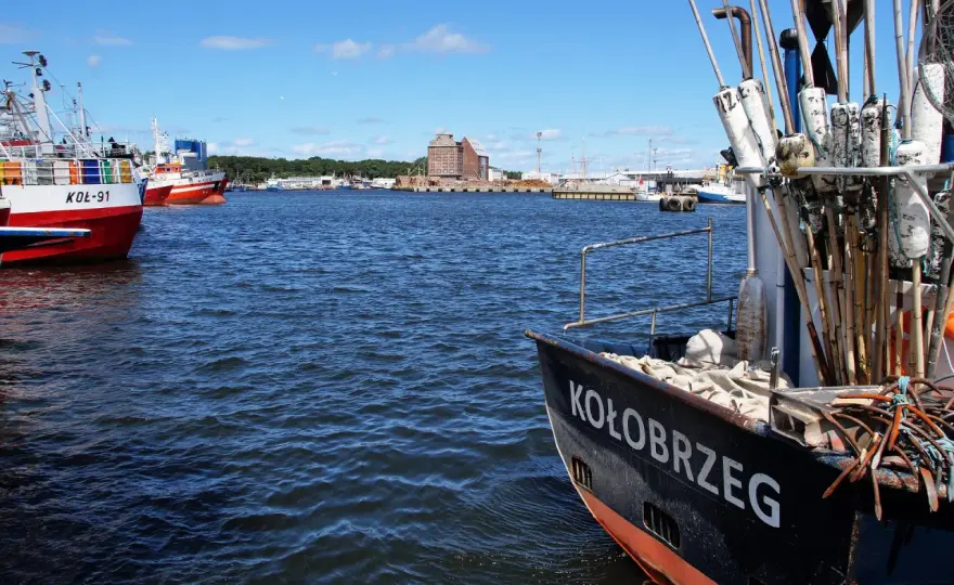Jak dojechać do Kołobrzegu – najlepsze opcje transportu i czas podróży
