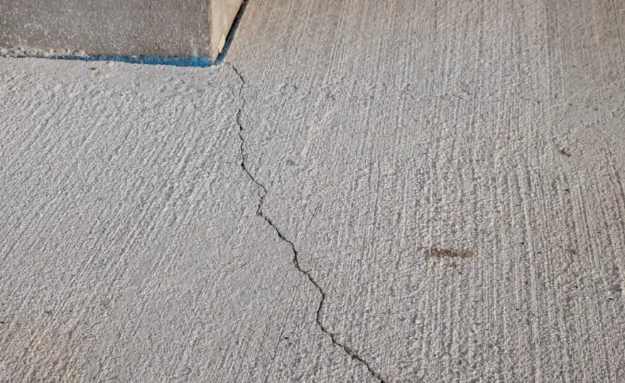 Dalle béton réussie - Évitez les erreurs courantes et les fissures