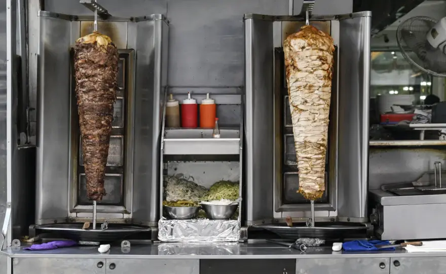Ile kebabów dziennie można sprzedać? Odkryj kluczowe czynniki wpływające na sprzedaż