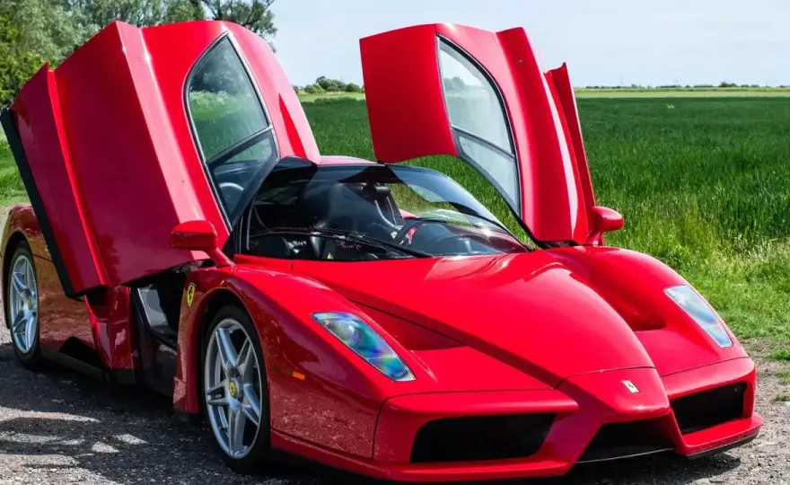 Ile kosztuje Ferrari Enzo? Poznaj szokujące ceny tych aut!