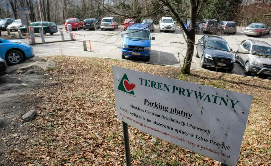 Parking w sanatorium: Ile kosztuje? Uniknij ukrytych opłat!