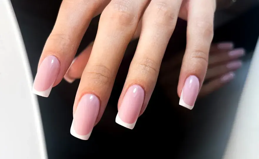 Manicure tradycyjny na czym polega: poznaj sekrety zdrowych paznokci