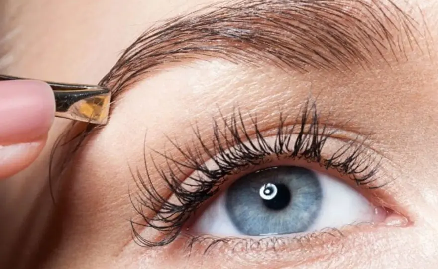 Comment dessiner ses sourcils naturellement en 5 minutes ?