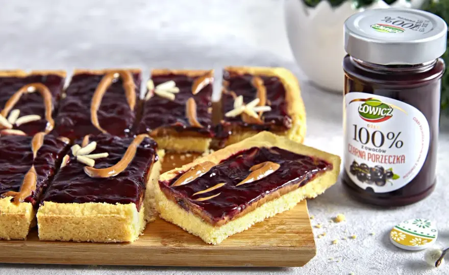 Mazurek kajmakowy z dżemem porzeczkowym - prosty sposób na święta