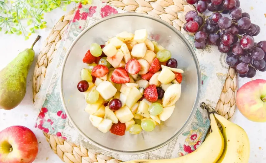 Macedonia de frutas casera que siempre queda equilibrada