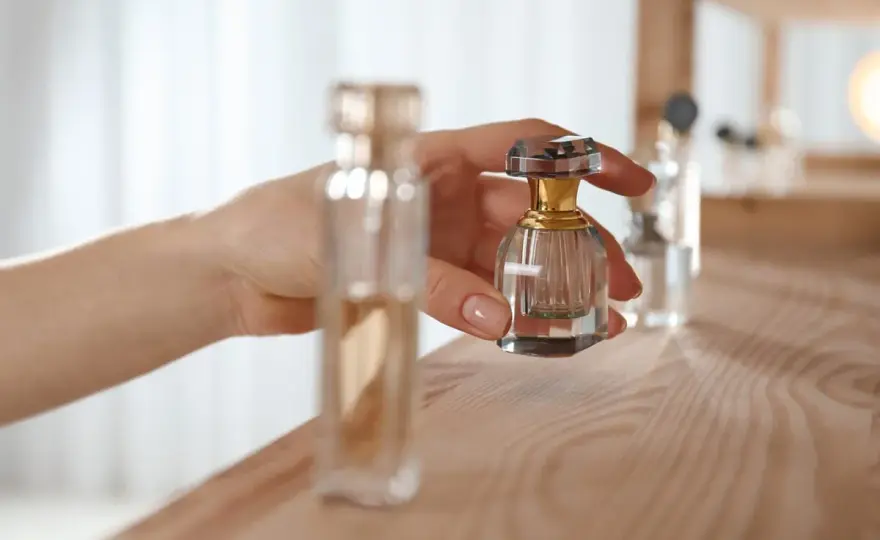 Maceracja perfum - ile trwa i czy warto odkładać flakon?