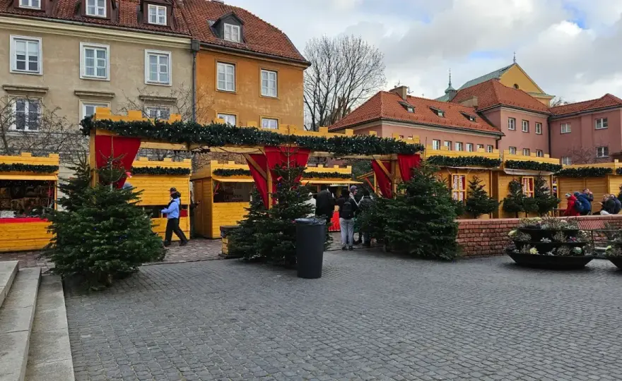 Jarmarki Bożonarodzeniowe Warszawa - Jak zaplanować i uniknąć tłumów