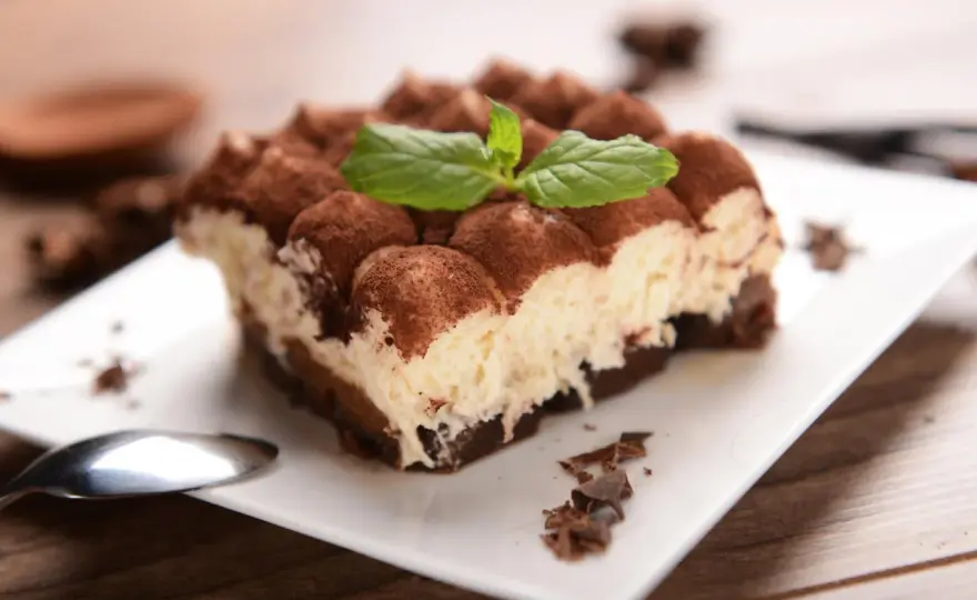 Ile kalorii ma ciasto? Ranking i triki na lżejsze desery!