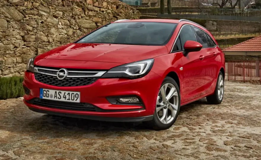 Opel Astra Sports Tourer - Dlaczego to kombi wygrywa z SUV-em?