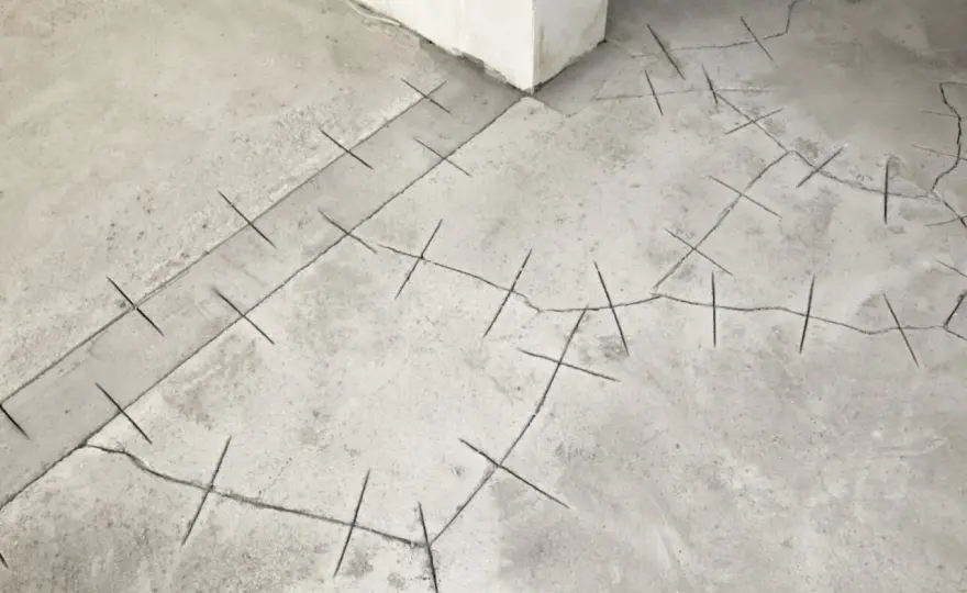 Risse in der Bodenplatte Altbau - Harmlos oder Gefahr?