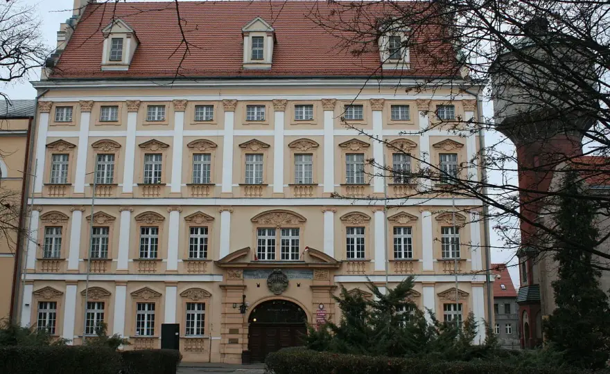 Najlepsze atrakcje w Jelcz-Laskowice, które musisz zobaczyć