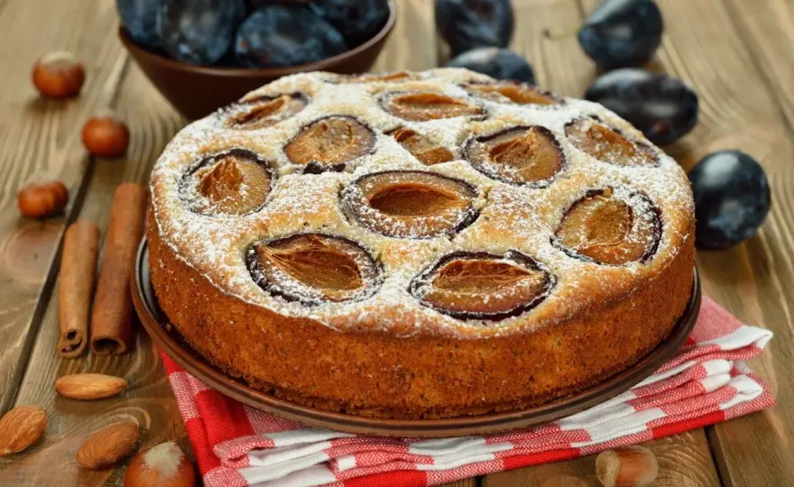 Placek ze śliwkami - Jak upiec idealny i uniknąć zakalca?
