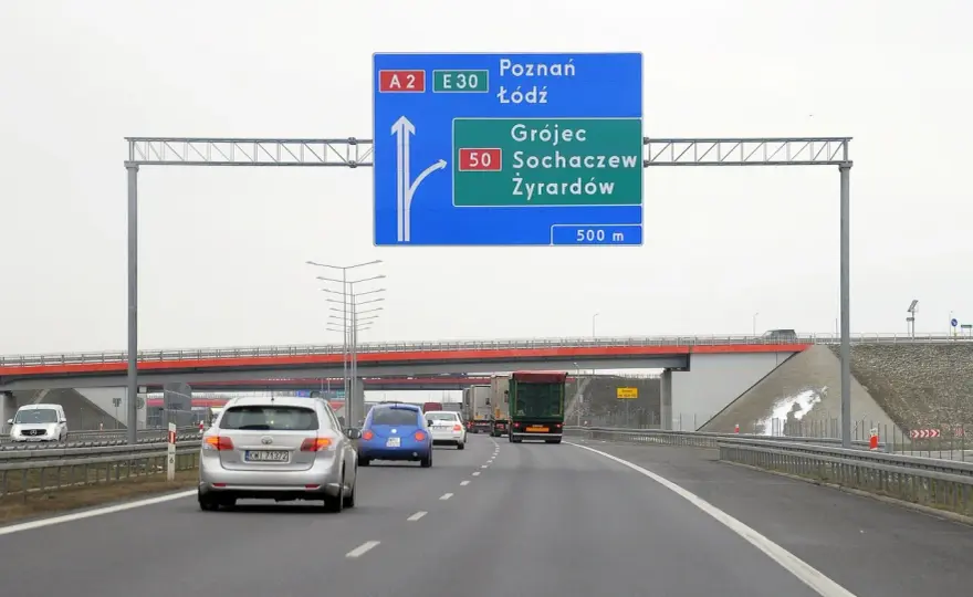 Ile minimalnie można jechać na autostradzie? Kluczowe informacje i przepisy