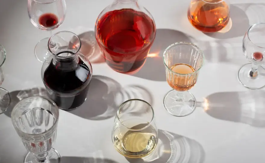Butelka wina ile to piw? Zaskakujące porównanie alkoholu