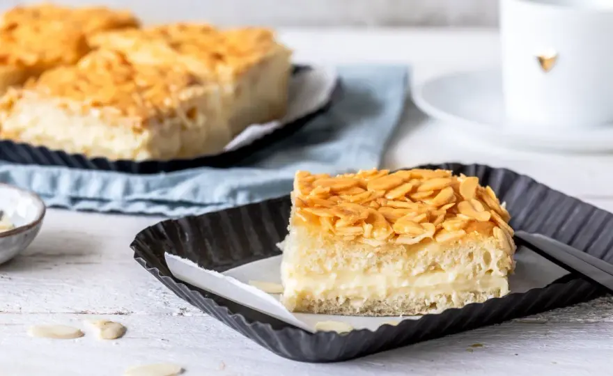 Bienenstich vom Blech - So gelingt er perfekt & schnittfest