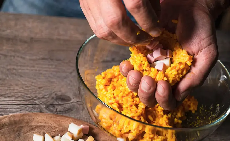 Polpette di riso perfette - croccanti fuori, filanti dentro