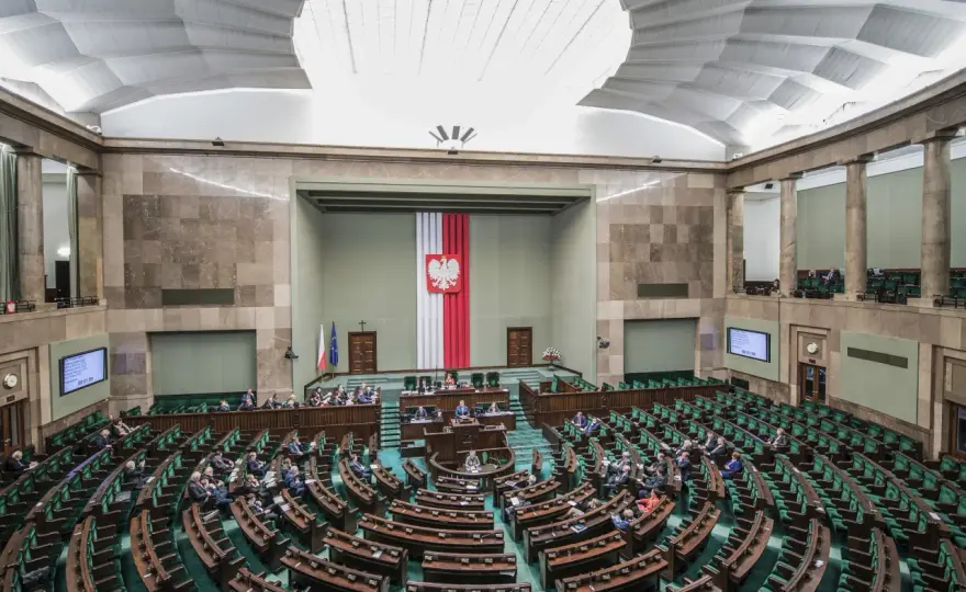 Jak zapisać się do partii politycznej w Polsce? Poradnik