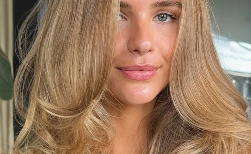 Ciepły blond - Jak wybrać idealny odcień i dbać o blask?