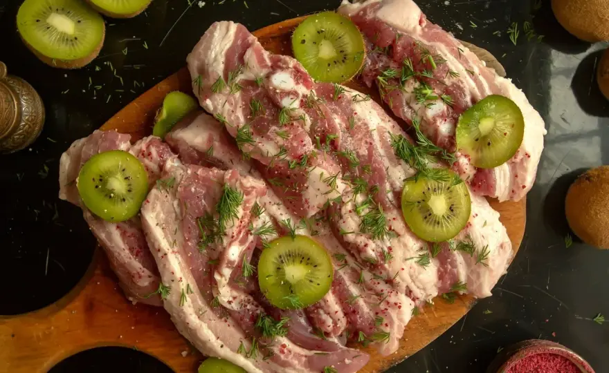 Naturalna marynata z kiwi do wołowiny - sekret miękkiego mięsa