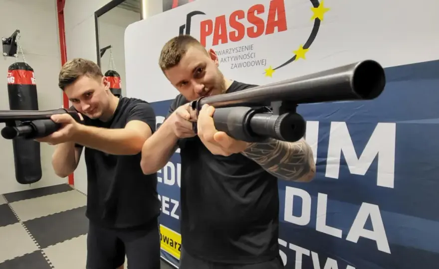 Kwalifikowany pracownik ochrony - Uprawnienia, badania i czas pracy