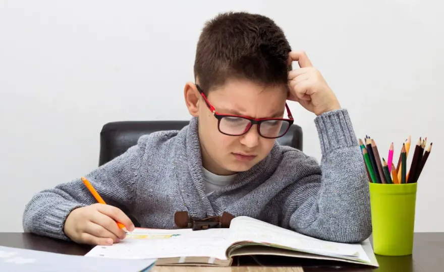 Dysleksja rozwojowa: Jak rozpoznać i skutecznie wspierać dziecko?