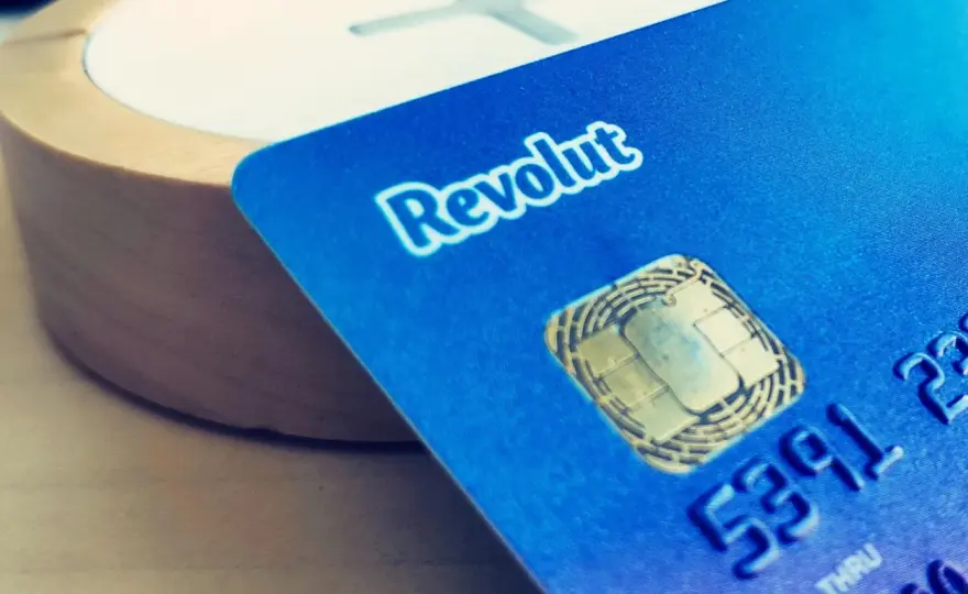 Fizyczna karta Revolut - Czy warto ją zamawiać?