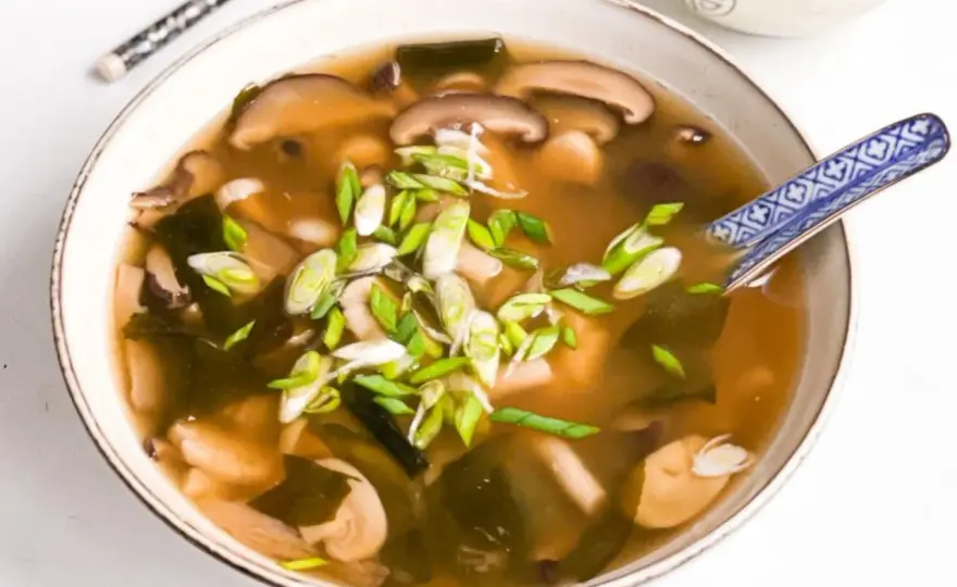Zupa Miso: Co to? Sekret umami, zdrowia i prosty przepis!