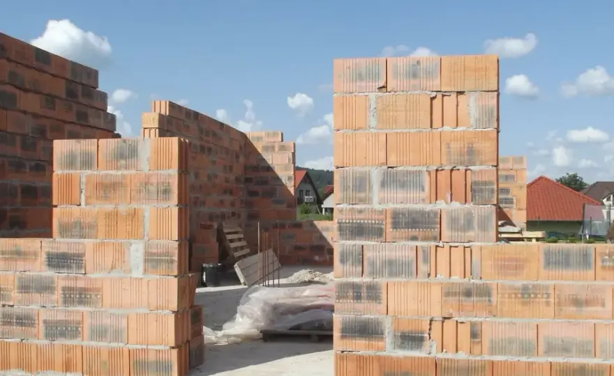 Wymiary cegieł w Polsce: Jaki format wybrać?