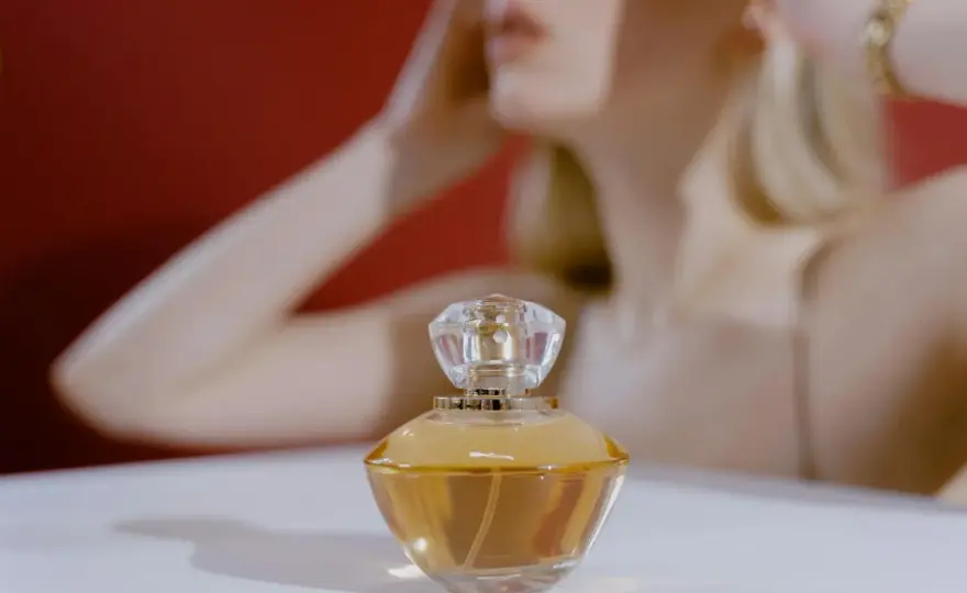 Citral w perfumach - jak czytać etykiety i wybrać idealny?