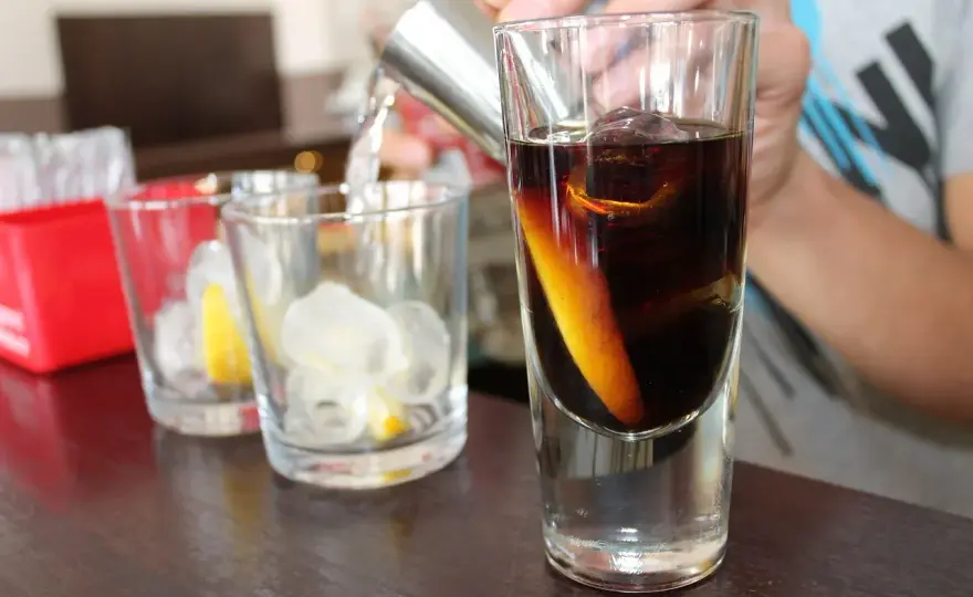 Z czym pić calvados - Najlepsze dodatki i proste przepisy na drinki