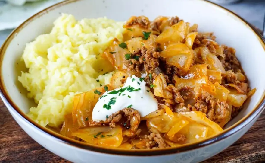 Schmorkohl als Beilage - So gelingt er zart und aromatisch