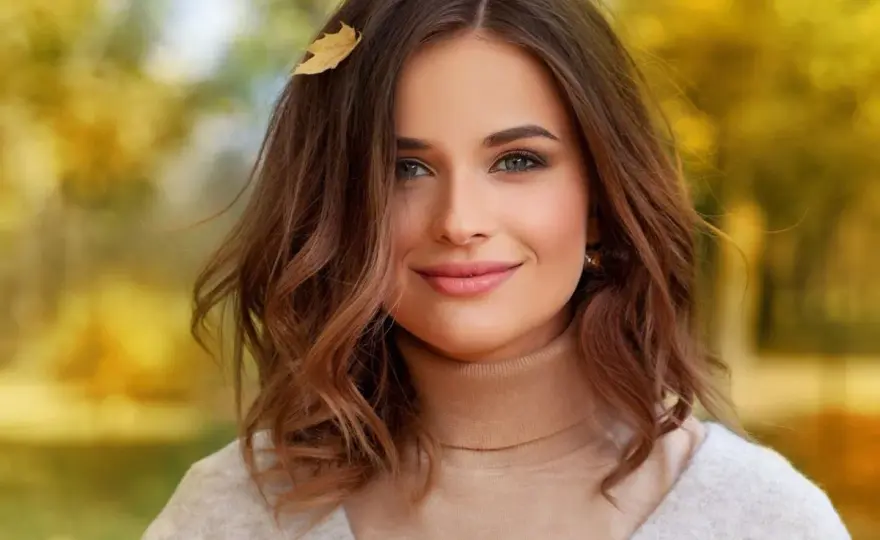 Kitty cut - Miękka fryzura, która modeluje twarz bez skracania