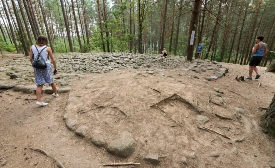 Tajemnicze miejsca na Kaszubach - kręgi, grodziska i Łapalice