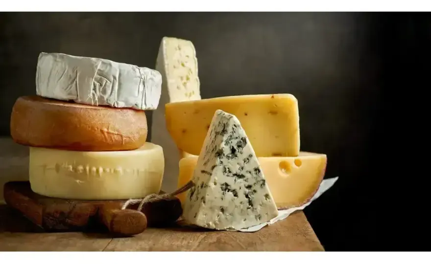 Jaki ser do carbonary? Pecorino, parmezan i dobre zamienniki