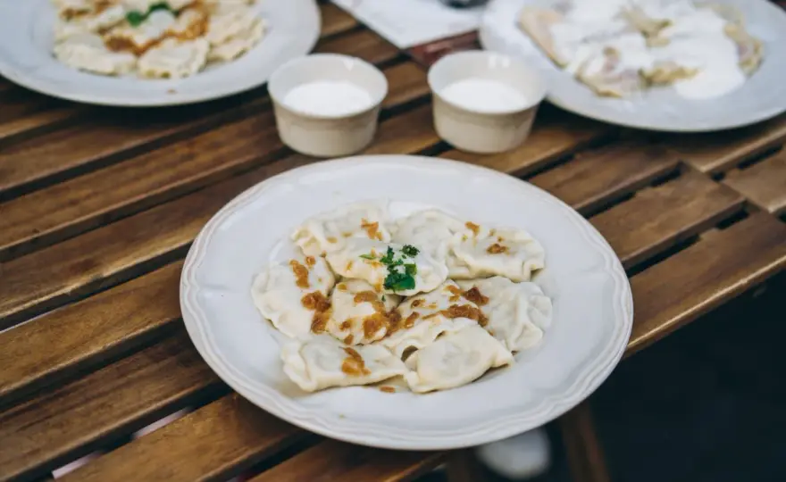Gdzie zjeść w Kudowie-Zdroju? Odkryj najlepsze restauracje i dania