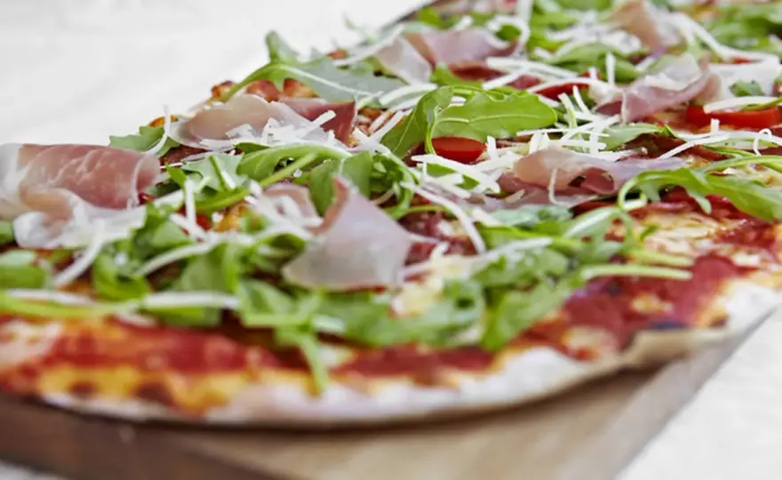 Jak zrobić dietetyczną pizzę, która nie zrujnuje Twojej diety?